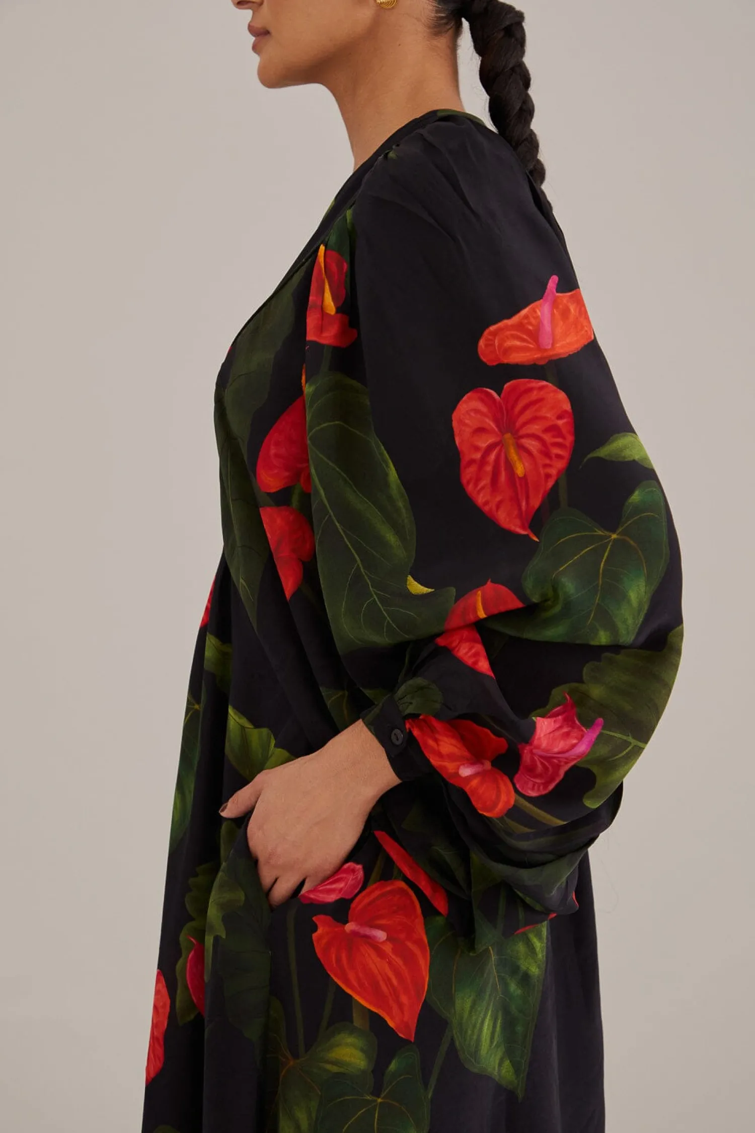 FARM Rio BLACK ANTHURIUM V NECK MAXI DRESS