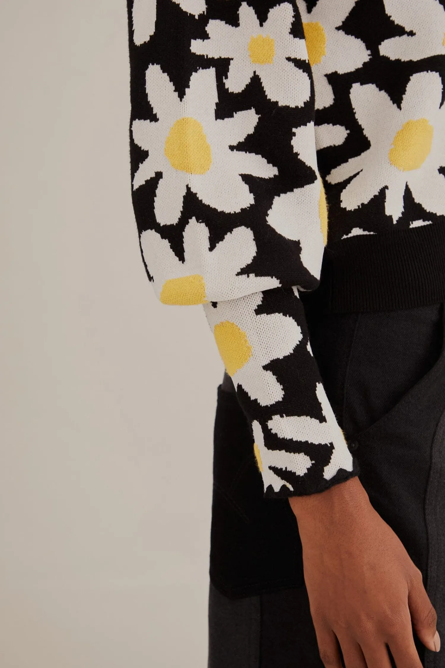 FARM Rio BLACK FLOWERS KNIT CARDIGAN