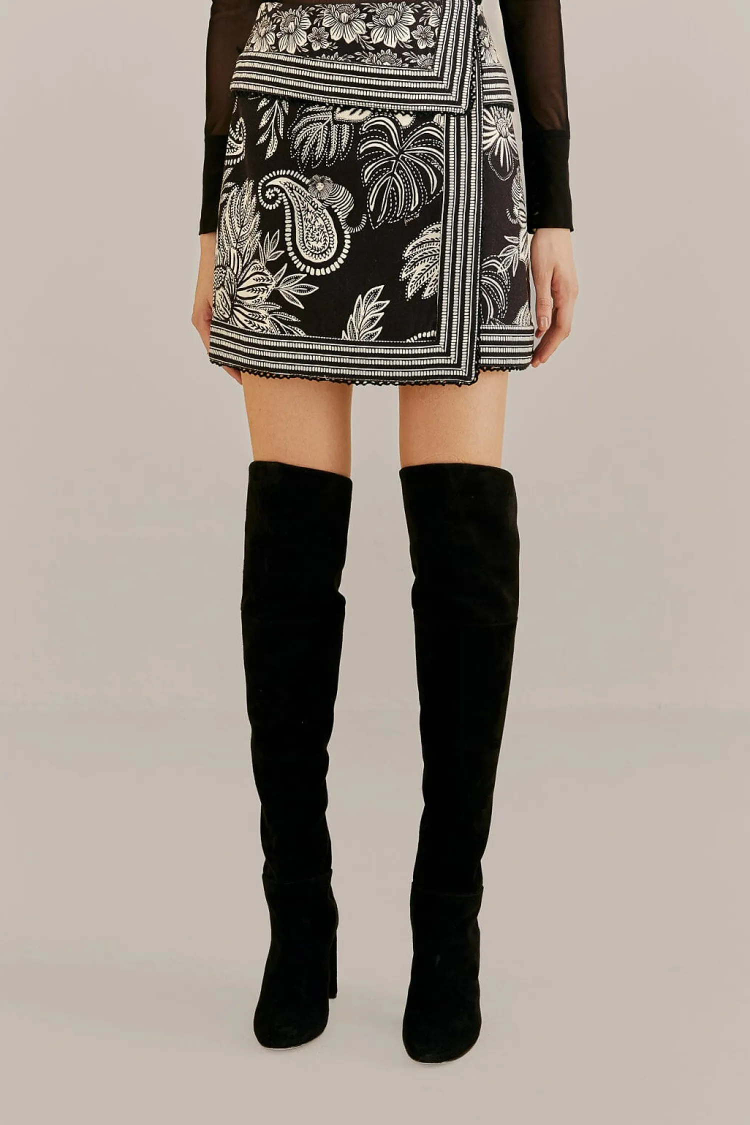 FARM Rio BLACK PAISLEY BLOOM MINI SKIRT