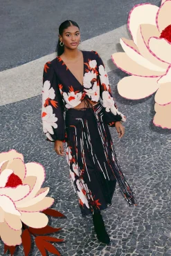 FARM Rio  BLACK PEONY FRINGE MIDI SKIRT
