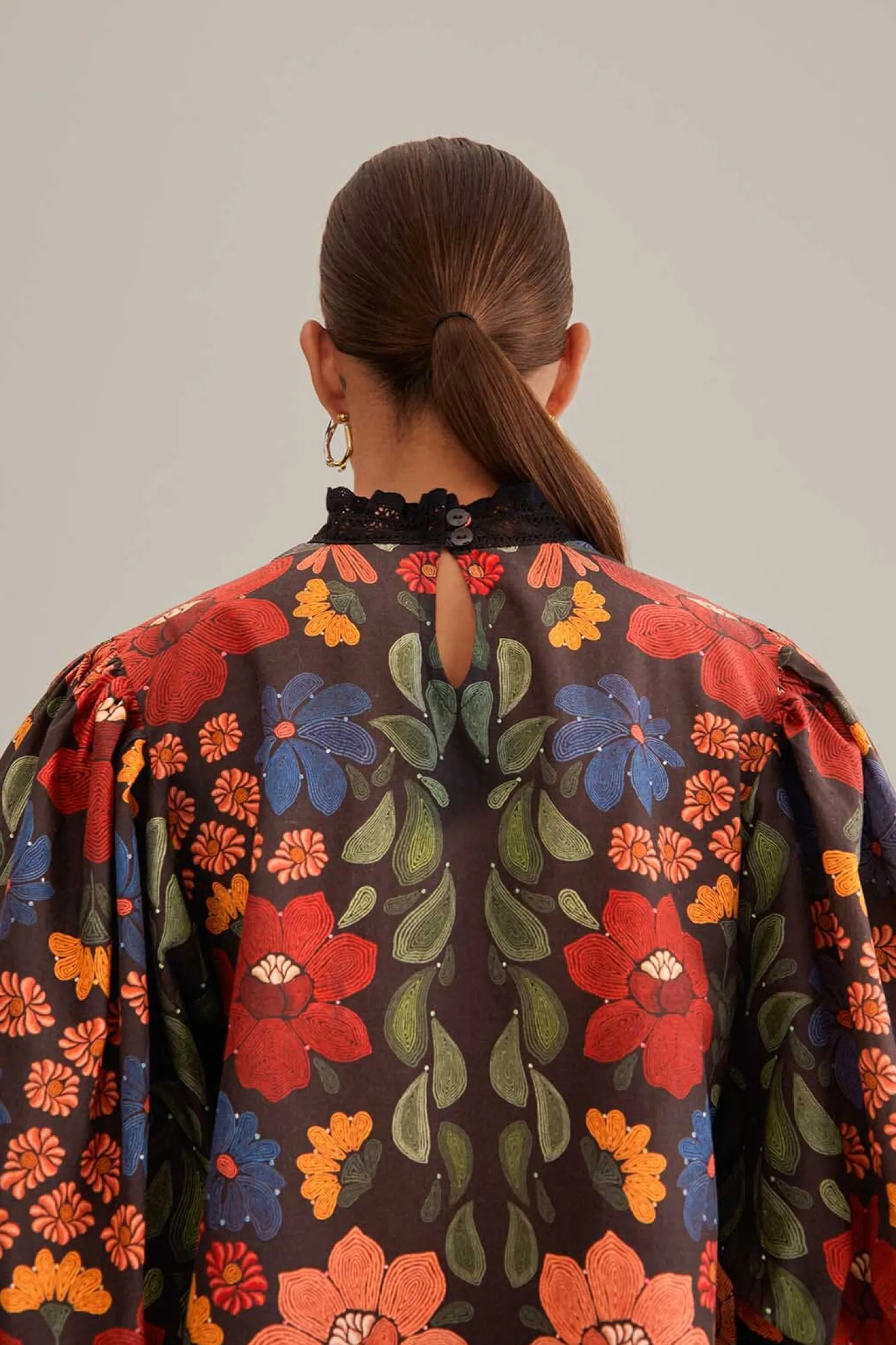 FARM Rio BLACK STITCHED FLOWERS SHORT SLEEVE BLOUSE