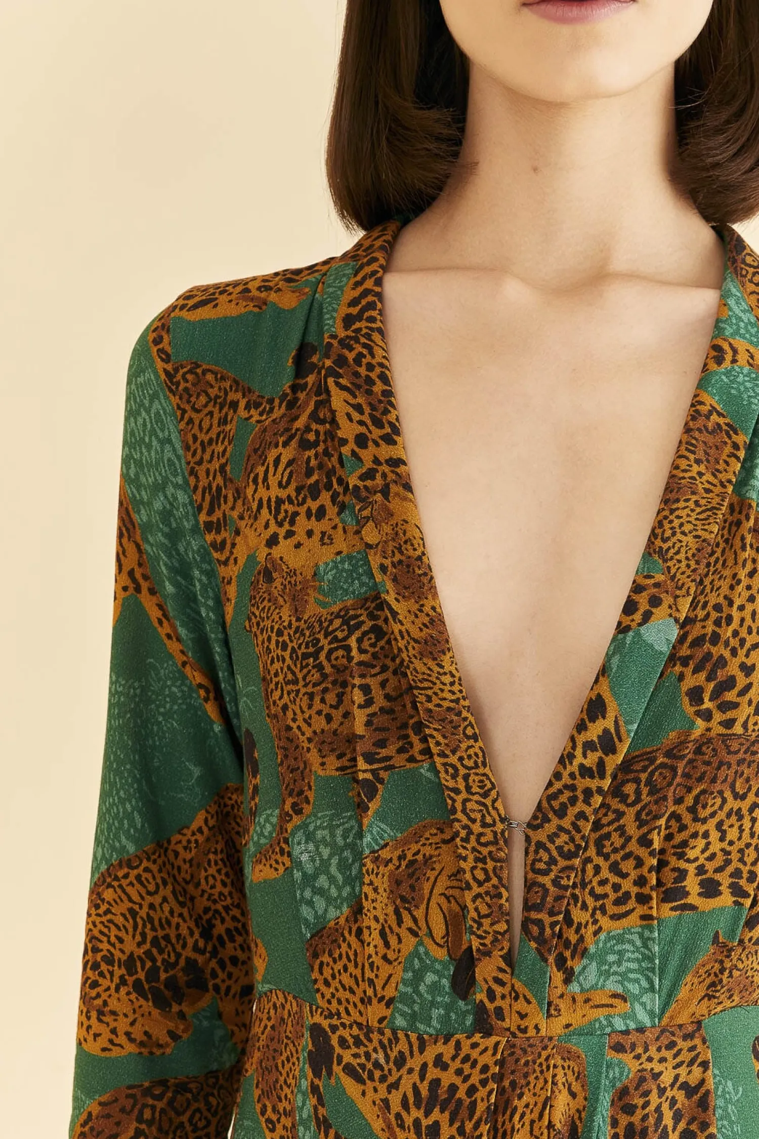 FARM Rio GREEN ARTSY LEOPARDS LONG SLEEVE MAXI DRESS