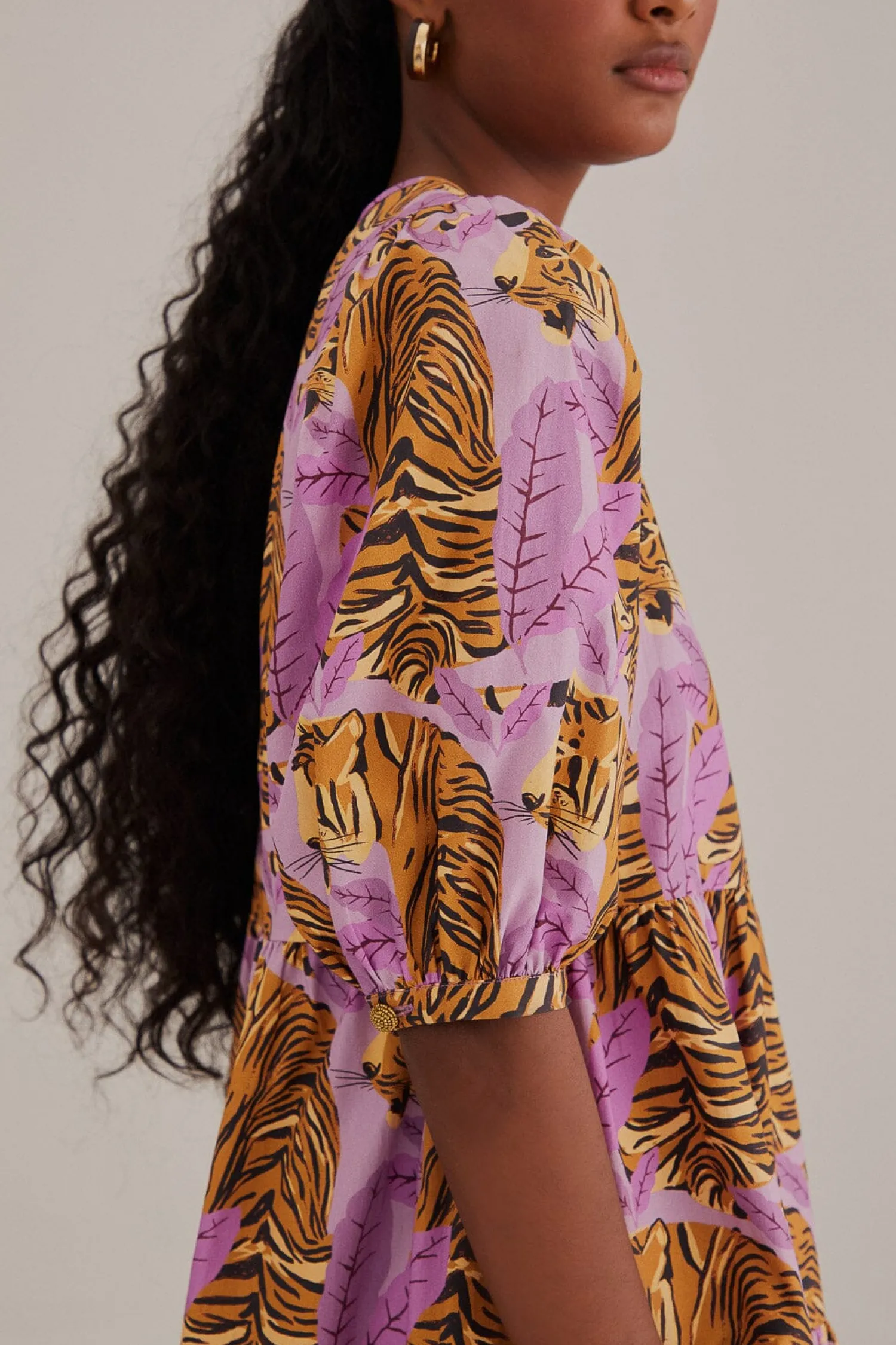 FARM Rio LAVENDER TIGER LEAVES PUFF SLEEVE MINI DRESS