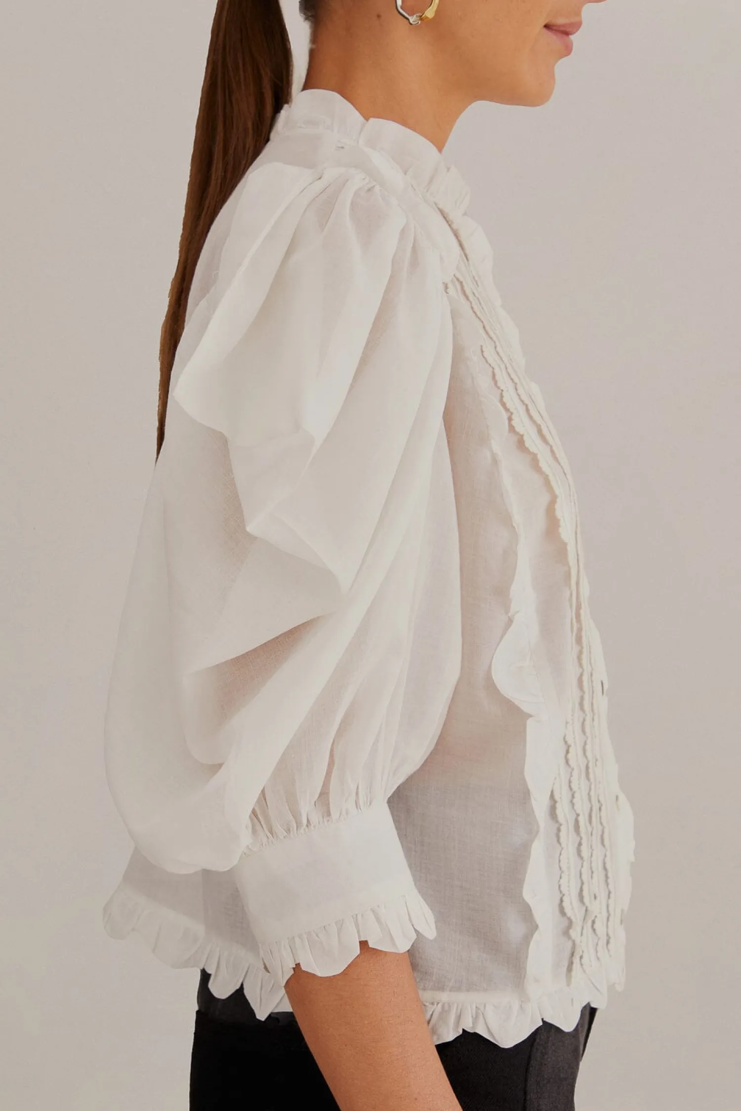 FARM Rio OFF-WHITE SHORT SLEEVE PLEATED BLOUSE