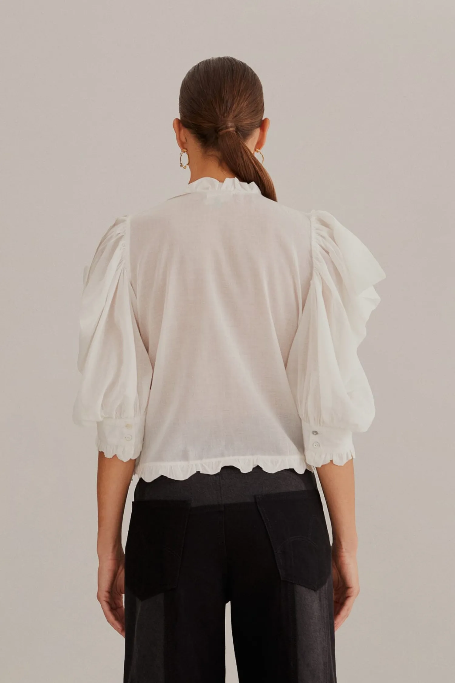 FARM Rio OFF-WHITE SHORT SLEEVE PLEATED BLOUSE